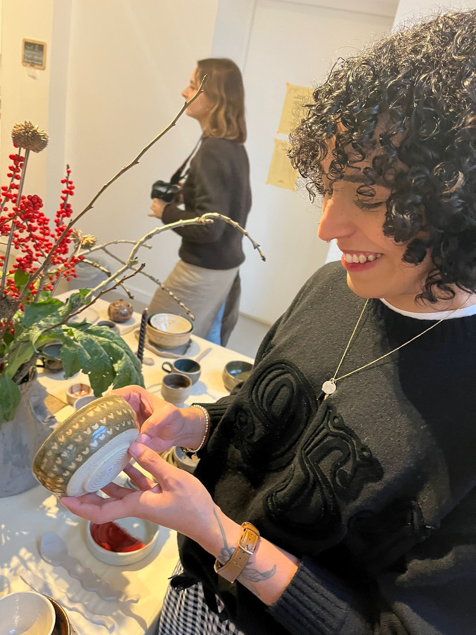 Rebeca Bordini working with ceramics